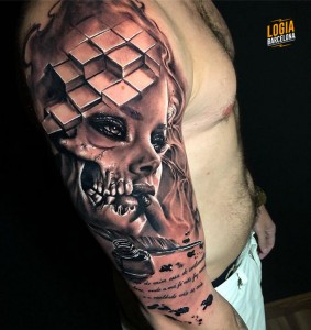 tatuaje_hombro_abstracto_logia_barcelona_victor_losni 